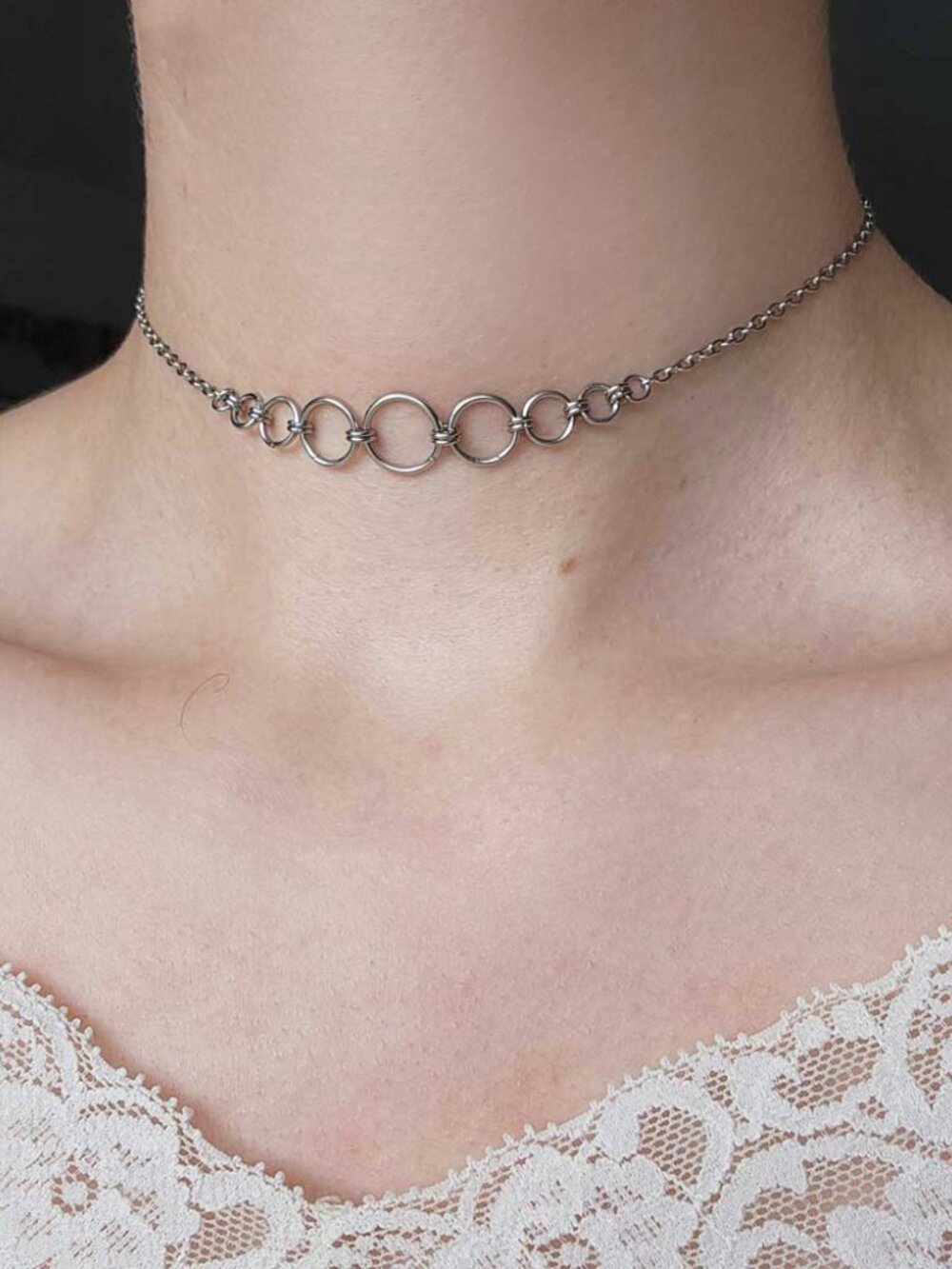 Silver graduated dainty choker necklace with a small silver chain